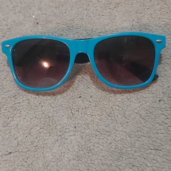 Sunglasses - Picture 11 of 16